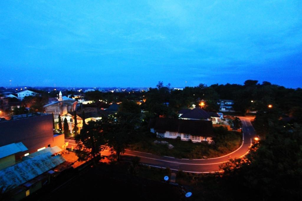 Grand Hatika Hotel Tanjung Pandan Esterno foto