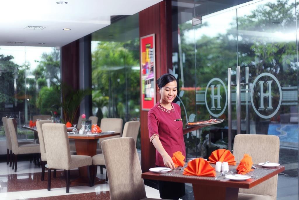 Grand Hatika Hotel Tanjung Pandan Esterno foto