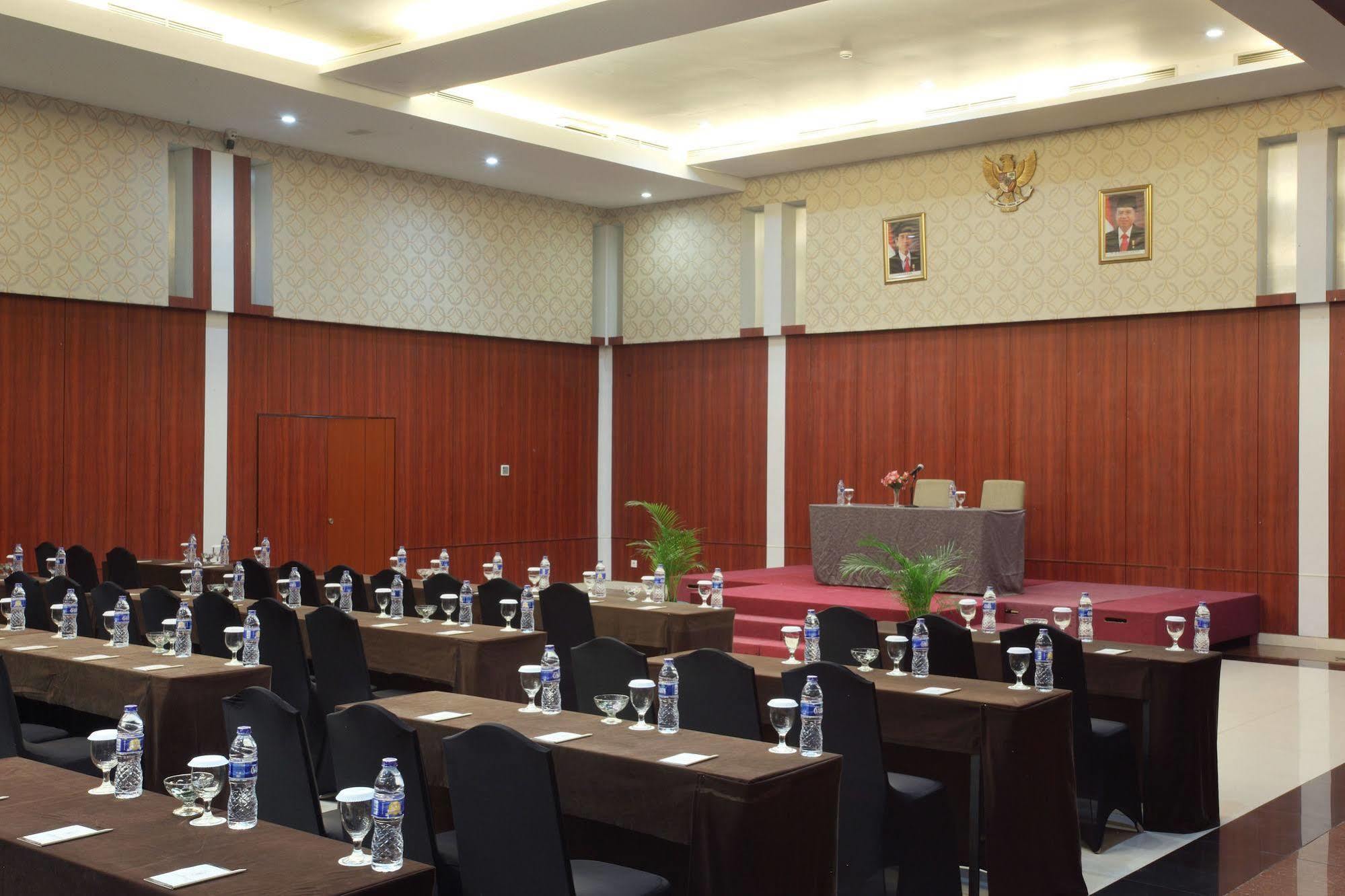 Grand Hatika Hotel Tanjung Pandan Esterno foto