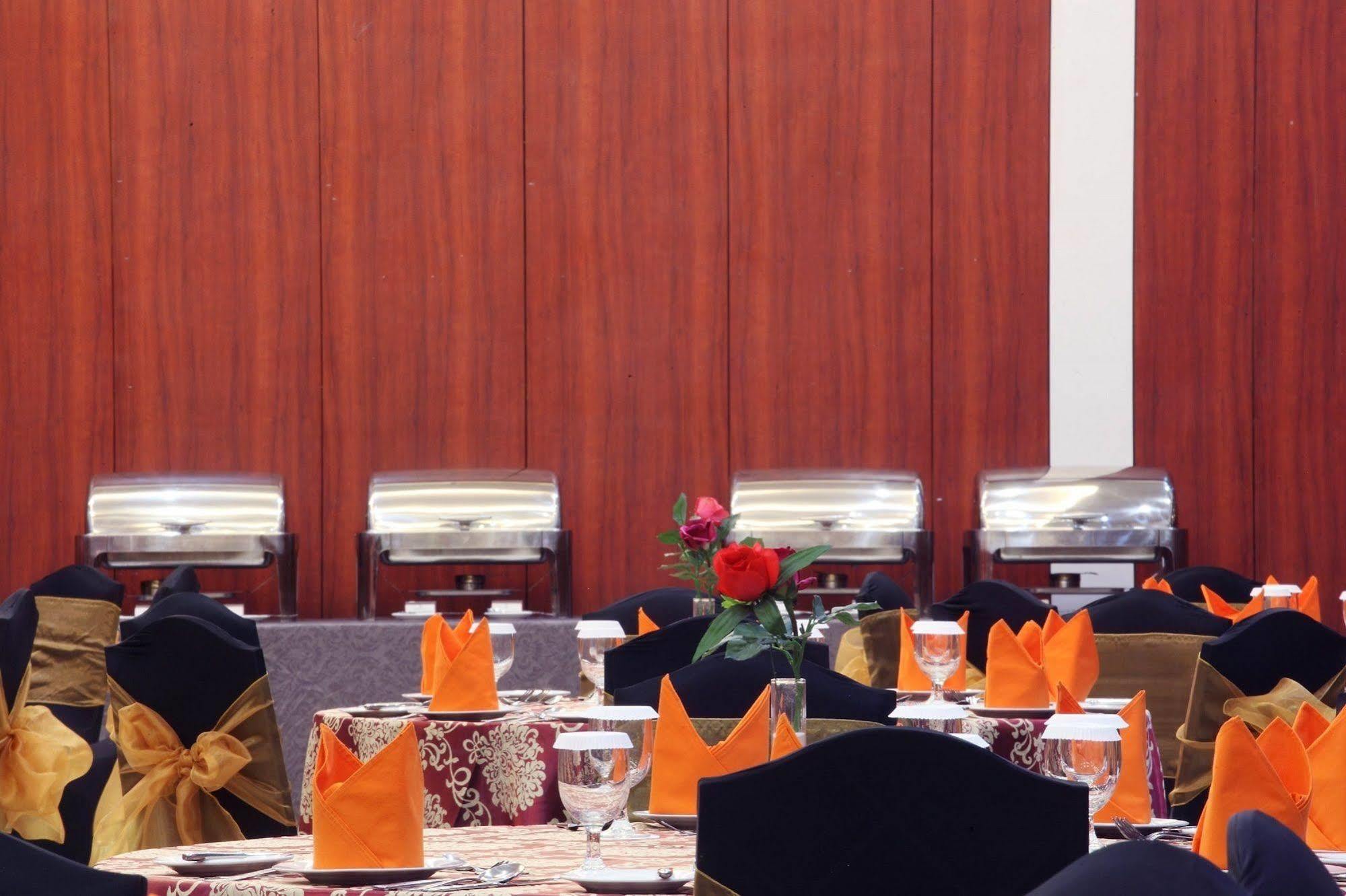 Grand Hatika Hotel Tanjung Pandan Esterno foto