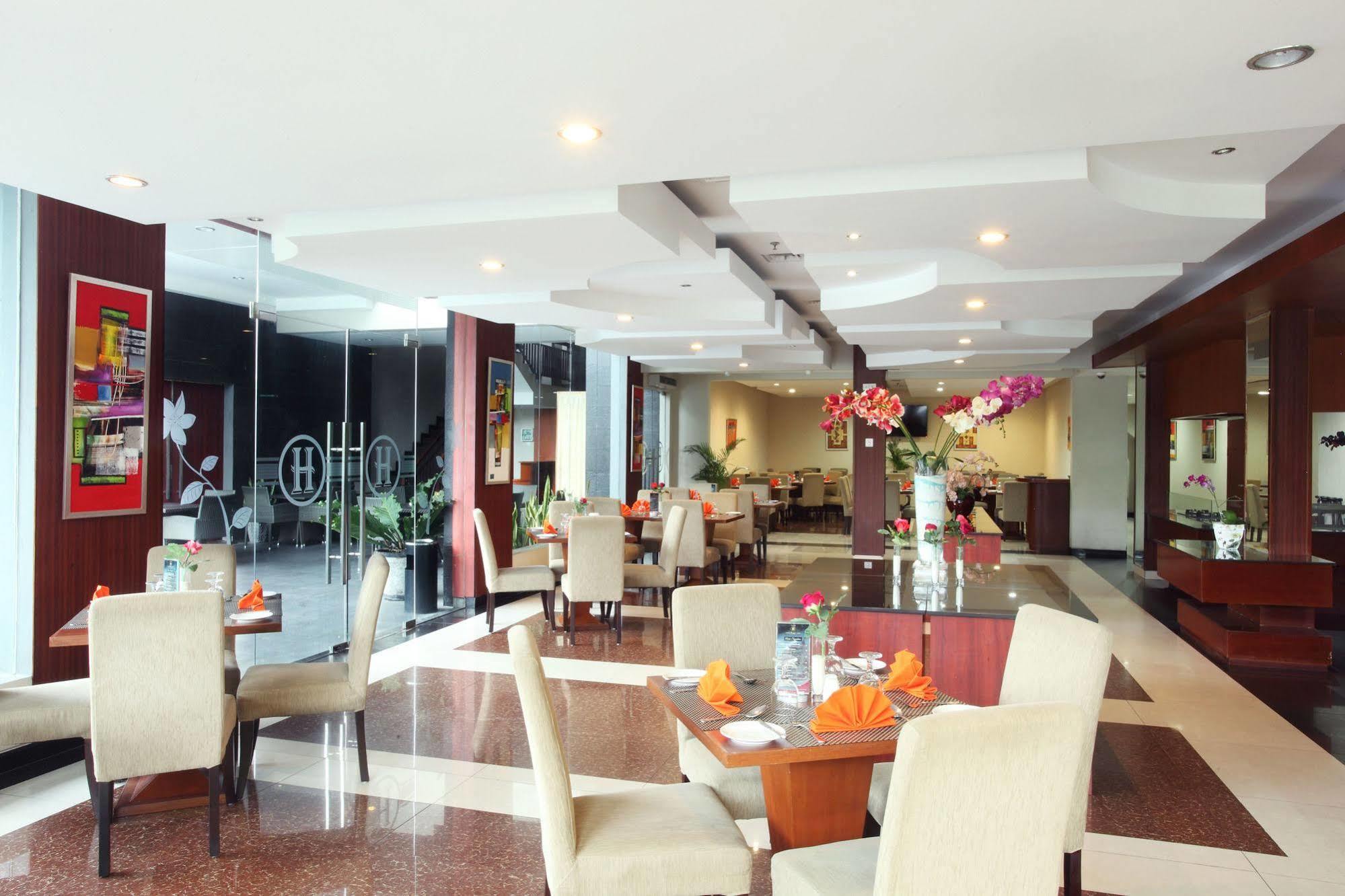 Grand Hatika Hotel Tanjung Pandan Esterno foto