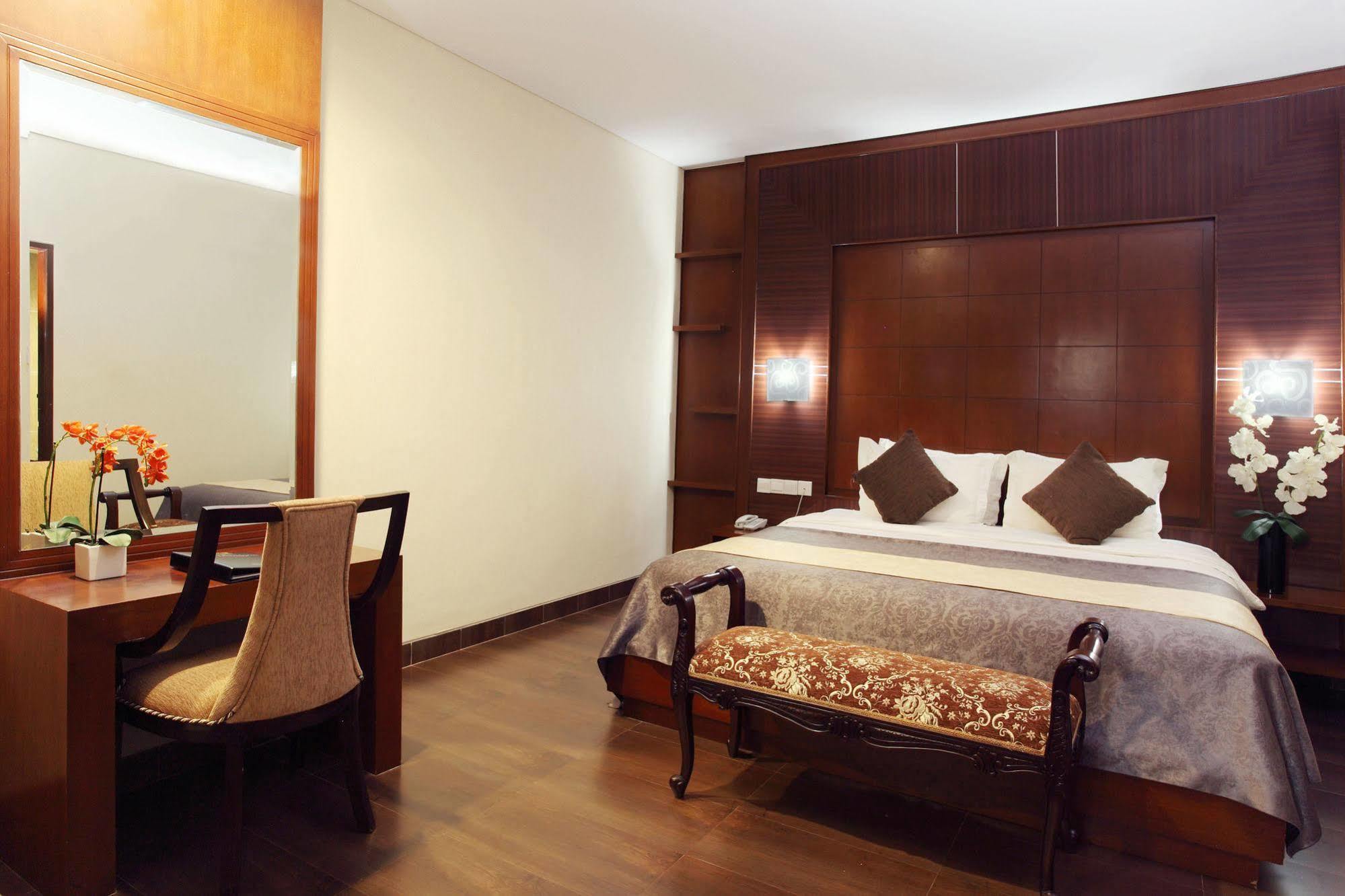Grand Hatika Hotel Tanjung Pandan Esterno foto