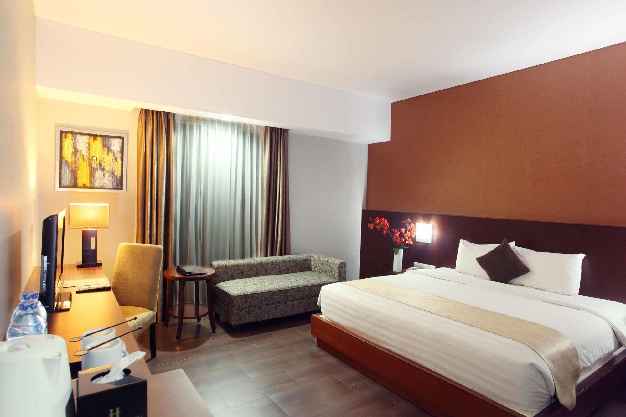 Grand Hatika Hotel Tanjung Pandan Esterno foto