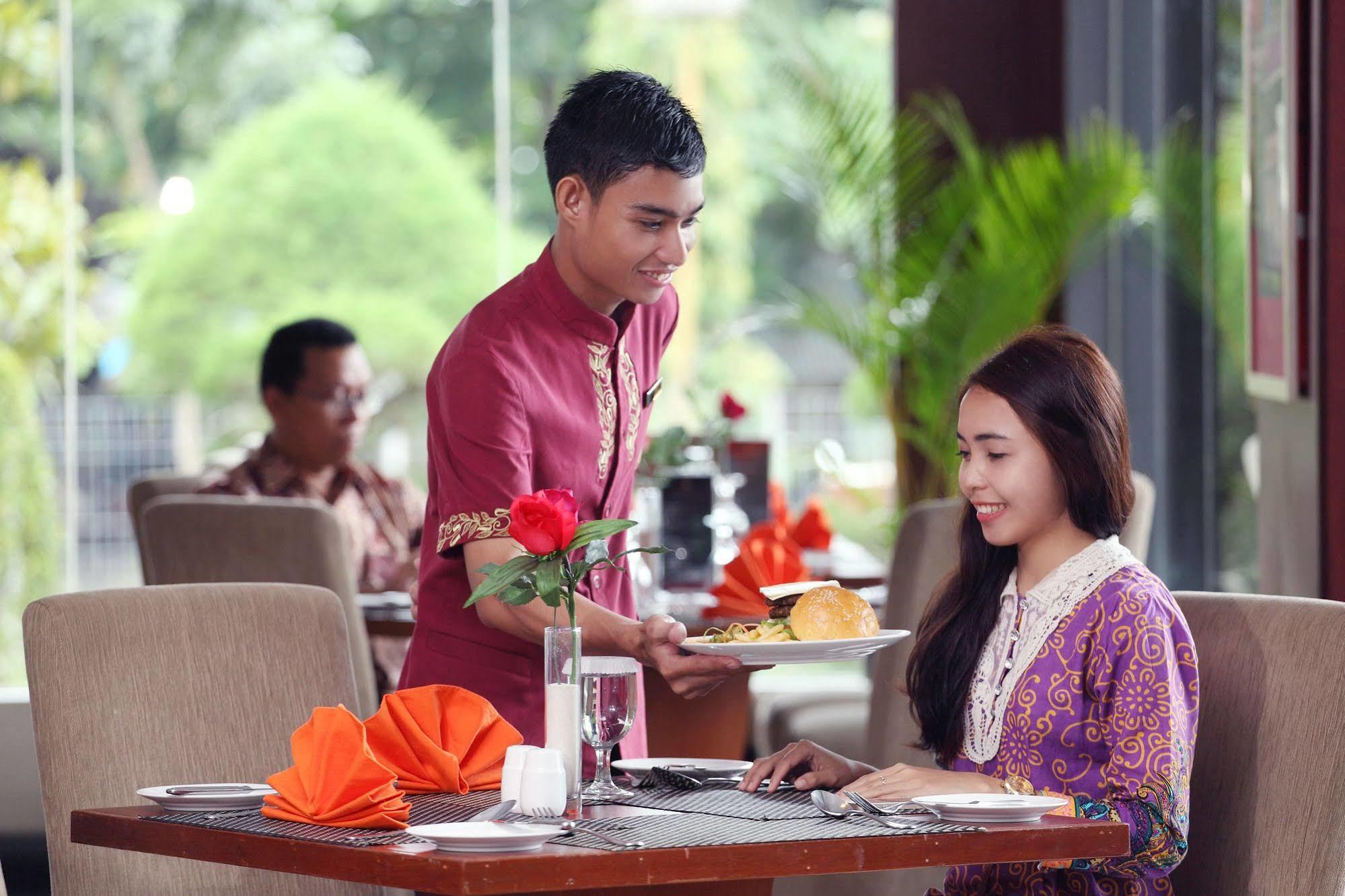 Grand Hatika Hotel Tanjung Pandan Esterno foto