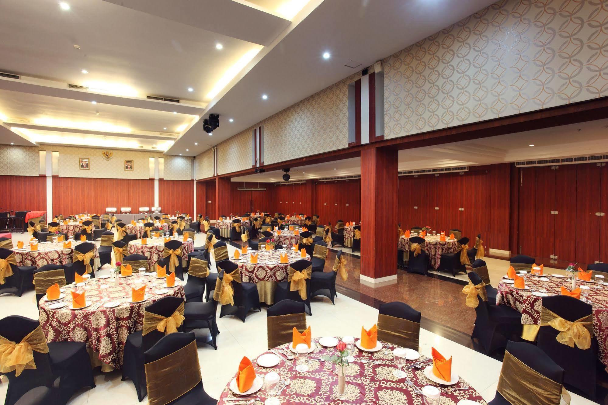Grand Hatika Hotel Tanjung Pandan Esterno foto